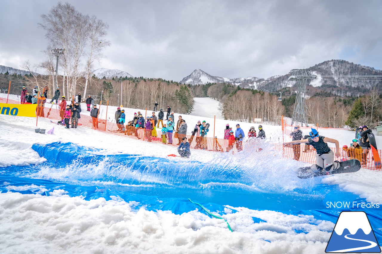 富良野スキー場｜季節は、まだ冬？それとも…？小雪が舞い、たくさんの雪が残る富良野スキー場で、春の恒例イベント『春スキー池渡り大会』開催(^^)/